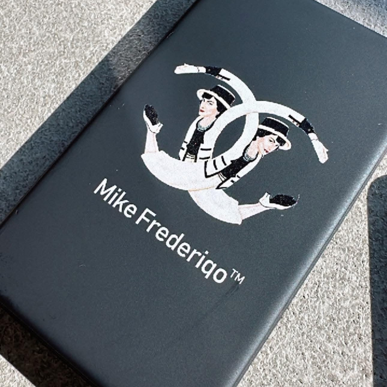 荷蘭｜藝術家 Mike Frederiqo 磁吸式無線充行動電源 可可夫人 古馳先生 共兩款